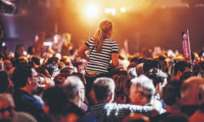 Publiek bij een concert kan goede foto's maken dankzij een geheugenkaart
