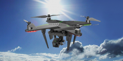 De Xiro Xplorer 4K drone in actie waarbij alle beelden gemakkelijk op jouw micro SD kaart worden opgeslagen.